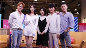 限時同居侯八天男女主角李博翔、梁以辰等演員安安大明星。（記者邱榮吉/攝影）