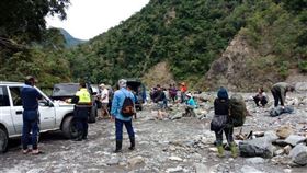 台東秘境旅遊　不肖業者以非法狩獵當賣點台東境內最近興起秘境溫泉和溯溪之旅，不過有業者加入非法狩獵活動做賣點，或者假借溯溪旅遊，以合法掩護非法，林務局台東林管處呼籲遊客慎選遊程。（台東林管處提供）中央社記者盧太城台東傳真　109年7月7日