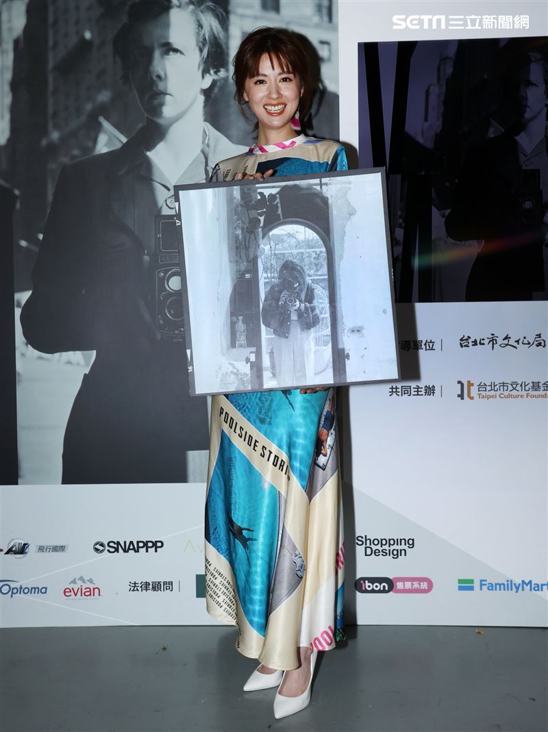 林予晞出席2020 V.M.薇薇安・邁爾攝影展開展。（記者邱榮吉/攝影）
