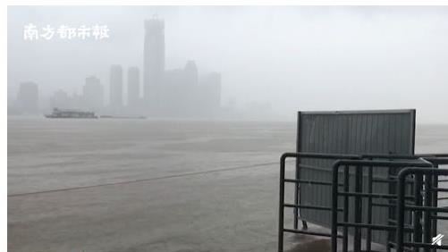 三峽大壩下游飆紅色預警…水淹龍王廟