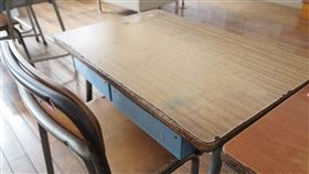 -講桌-桌椅-教室-（圖／pixabay）