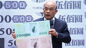 蘇貞昌宣布推出振興三倍券（2）行政院長蘇貞昌2日上午主持「振興券方案記者會」，宣布振興券定名「振興三倍券」，並說明使用方式。中央社記者王騰毅攝　109年6月2日