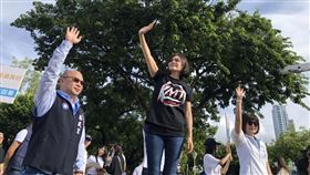 李眉蓁在城市光廊拜票