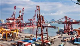 疫情威脅籠罩全球，6月出口年減3.8%，但在兩大科技類貨品高速成長支撐下，上半年出口年增0.5%，仍為亞洲四小龍最佳。（中央社檔案照片）