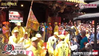 白沙屯媽祖抵朝天宮　三進三退衝廟內