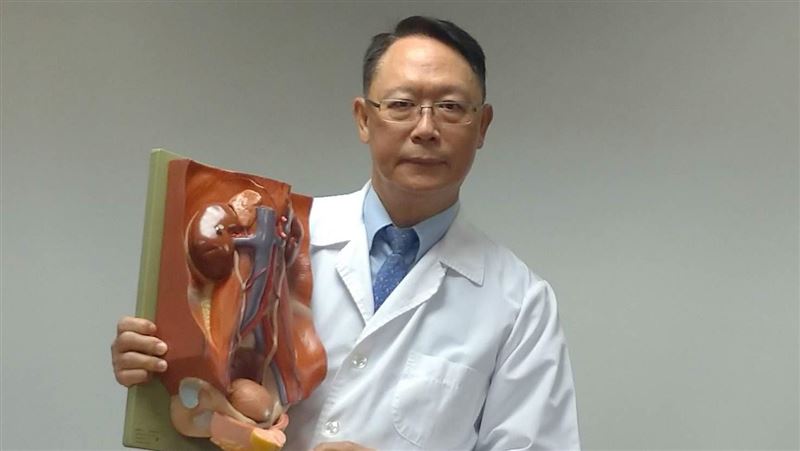 男性易發生！尿逆流全身水腫　竟是…