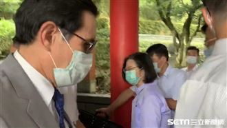 蔡英文馬英九激戰後首同框！互動曝光