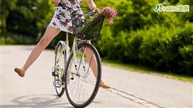 名家專用／NOW健康／喜愛運動的陽光女孩，每次在騎完單車之後，就會感覺陰部像破皮一樣的疼痛，就醫才發現原來這些都是因為她的小陰唇過長所帶來的困擾。(勿用)