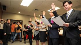 蘇建榮主持財政部所屬機關首長交接財政部所屬機關首長交接典禮8日在台北舉行，財政部長蘇建榮（前左）出席主持。中央社記者吳家昇攝　109年7月8日