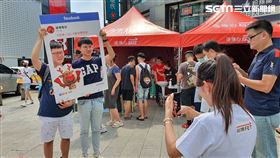 遠傳動員門市人員主動出擊，在北中南熱點商圈舉辦「遠傳心5G 飆速體驗營」（圖／遠傳電信提供）
