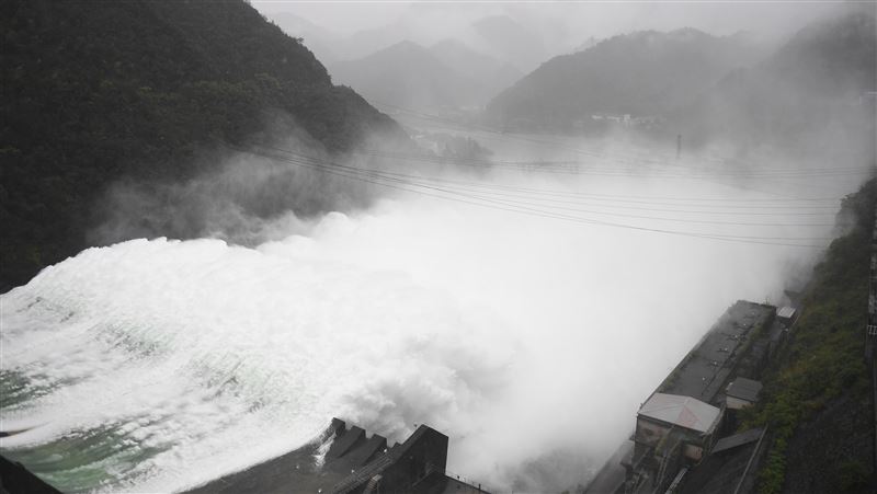 千島湖首度全洩洪　下游地區拉警報