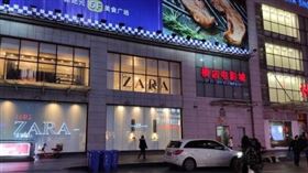 18歲高三女原想考主播…慘遭墜樓男壓死　生前發文網看哭▲。（圖／翻攝自微博）