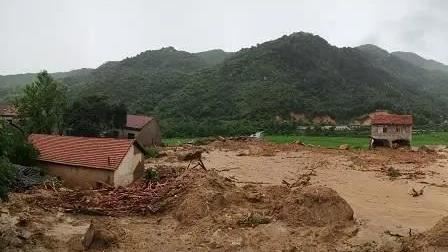 三峽大壩下游慘了…一夜走山活埋9人