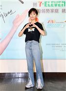 柯佳燕出席「食食來相助、餐餐有飯吃」公益大使，用救助套餐端出一道「用愛伴著吃」。（記者邱榮吉/攝影）