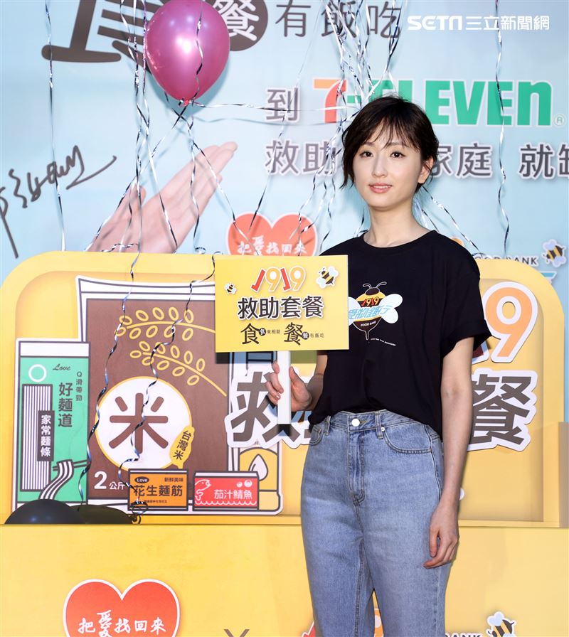 柯佳燕出席「食食來相助、餐餐有飯吃」公益大使，用救助套餐端出一道「用愛伴著吃」。（記者邱榮吉/攝影）