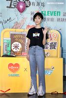 柯佳燕出席「食食來相助、餐餐有飯吃」公益大使，用救助套餐端出一道「用愛伴著吃」。（記者邱榮吉/攝影）