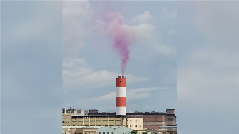 烽火台狼煙起？小港回收廠驚冒紫霧