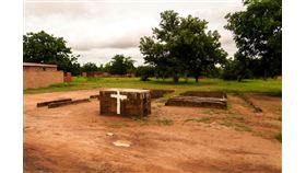 布吉納法索城市吉博驚現180具男性屍體。（圖／shutterstock）