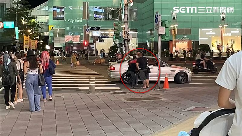 東區擄人畫面曝！2壯漢狂塞押進車內