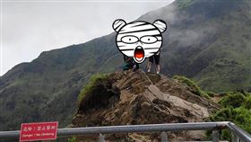 景區禁攀爬！4屁孩沒在怕…1舉動眾人怒了：集體拍遺照？