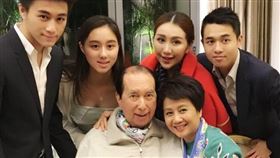 97歲的澳門賭王何鴻燊/四房長女何超盈/四房梁安琪。翻攝微博