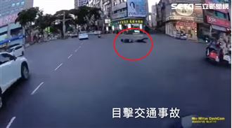 悚！騎士挨撞滾3圈　駕駛竟…網罵爆