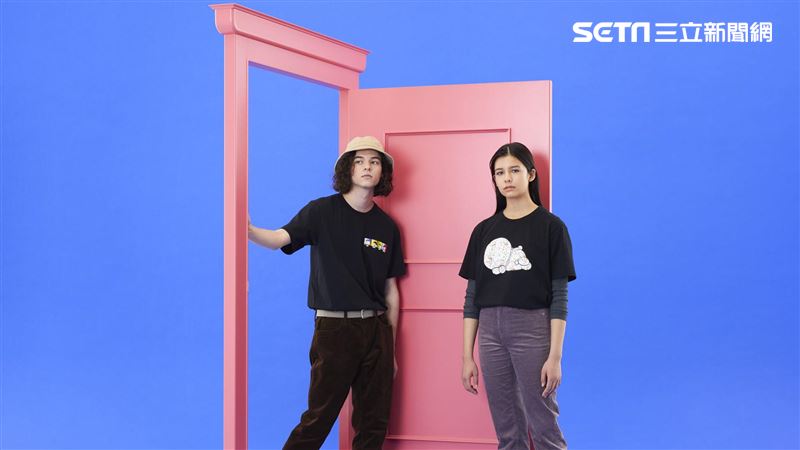 優衣庫哆啦A夢上身　戴上BTS老帽