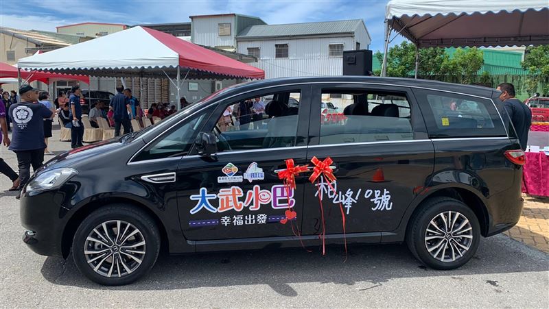 台東企業家回饋故鄉　贈車助長者移動