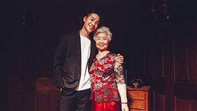 伊林酷帥男星陳信維創作台語RAP YURI 送阿嬤(伊林娛樂提供)
