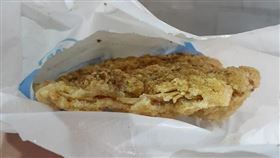 買老字號雞排　她傻：肉薄的像紙！老饕嘆：10年前還很厚。（圖／翻攝自爆怨公社臉書）