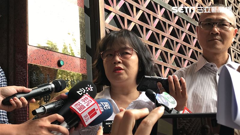 名嘴周玉蔻與蔡玉真因爆料張淑娟為「晶華滾床案」女主角,一審遭判1年6個月。高等法院4日開庭,蔡玉真當庭崩潰淚訴,坦言該官司導致她4年零收入且身心俱疲,表示後悔一輩子。(資料照/記者楊佩琪攝)