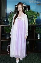 星光二班程依禾瑤身一變為遊戲公司高層，古裝扮相為自家遊戲代言。（記者邱榮吉/攝影）