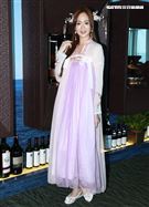 星光二班程依禾瑤身一變為遊戲公司高層，古裝扮相為自家遊戲代言。（記者邱榮吉/攝影）