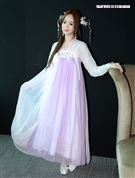 星光二班程依禾瑤身一變為遊戲公司高層，古裝扮相為自家遊戲代言。（記者邱榮吉/攝影）