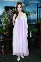 星光二班程依禾瑤身一變為遊戲公司高層，古裝扮相為自家遊戲代言。（記者邱榮吉/攝影）