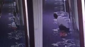 走廊,酒店,打呼,考試(翻攝自 梨視頻)