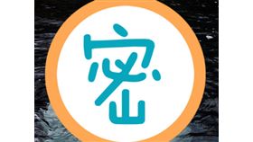 網友所謂的「雪膚上空裸泳妹」原來是一隻白鯨。（圖／翻攝自PTT）