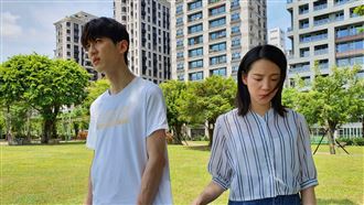 《青春》渣男下場慘　遭包布條丟下樓