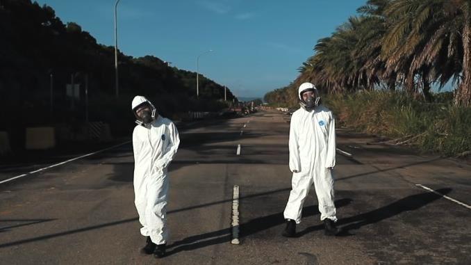 雙人樂團新MV　竟穿防護衣認不出誰
