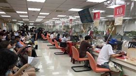 財政部統計，今年前6月全國稅收新台幣9681億元，年減近3成，估今年恐為近7年來首次短徵。（中央社檔案照片）