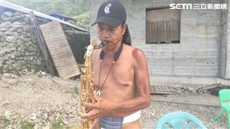 穿丁字褲吹薩克斯風！他真實身分曝光