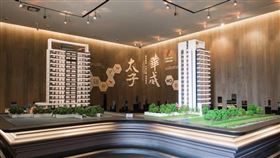 不用振興券免貸款 2020年豪宅流行這樣買，圖為「太子華崴」建築立面模型（圖／資料照）