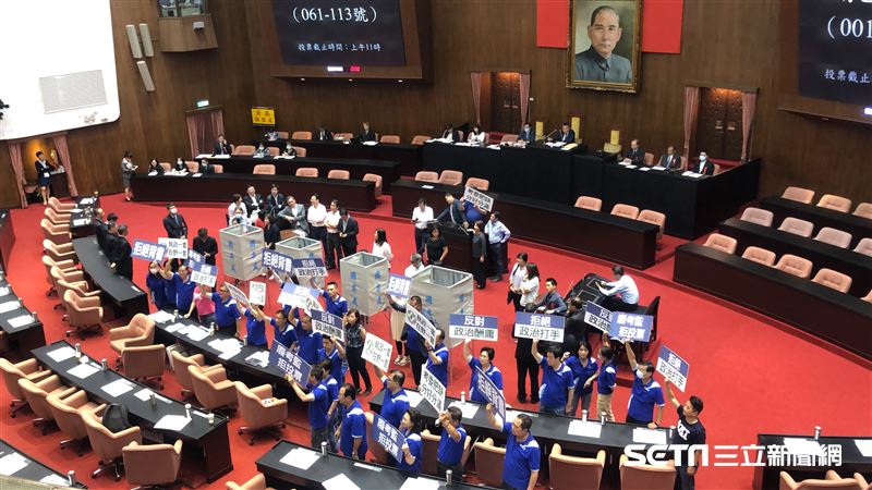 國民黨團來了！聚議場抗議考試院人事