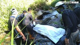 男南投登山迷途身亡　警消揹屍運下山（圖／翻攝自南投消防隊）