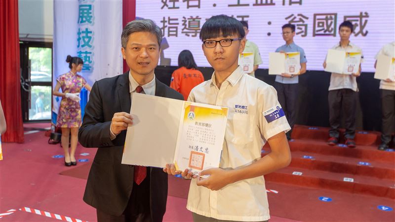 爸辛苦賣菜　兒翻轉清寒錄取國立科大