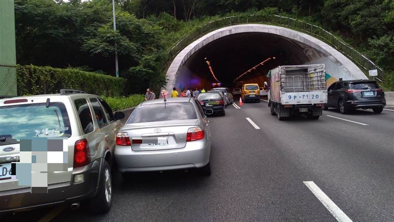 國3木柵隧道9車連撞　回堵2公里