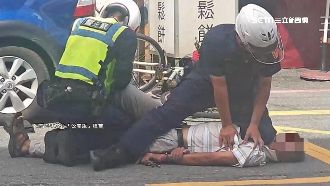 檢舉違停以車擋路　男朝警咆哮遭壓制