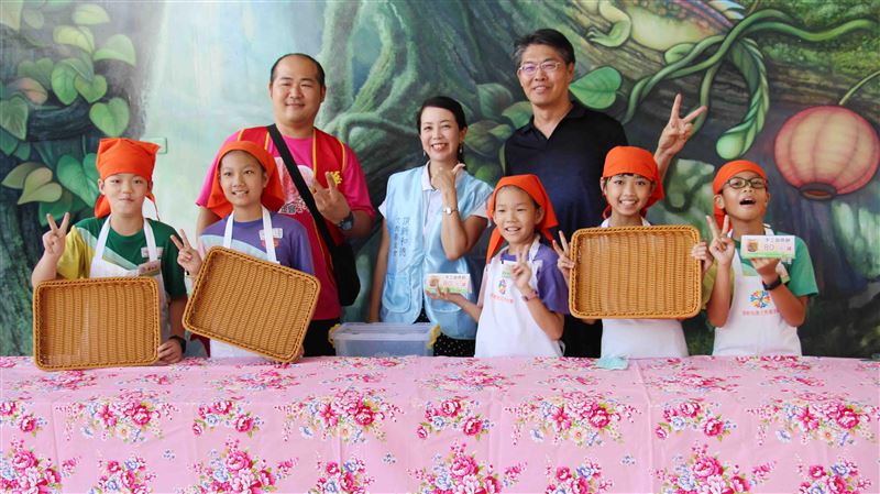 童化身「1日乖孫」 溫暖愛心站爺奶