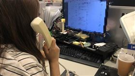 客服人員，辦公室，接電話。（圖／記者潘卉秋攝影）