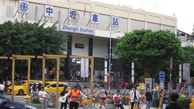 中壢　火車站　（示意圖／攝影者Ken Marshall, flickr CC License）
https://www.flickr.com/photos/kenner116/48182636472/